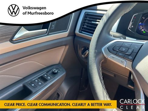 Certified 2022 Volkswagen Atlas Cross Sport SE FWD image 20
