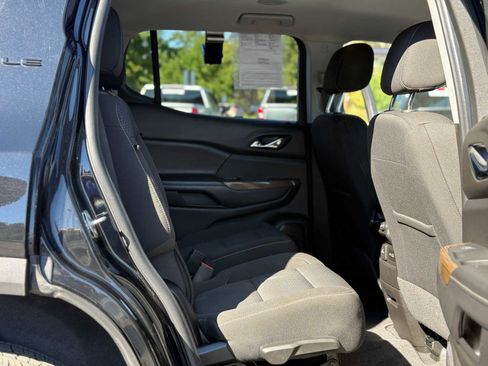 Certified 2022 GMC Acadia SLE w/ Driver Convenience Package image 14