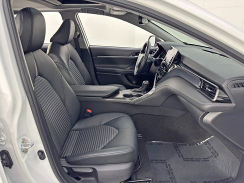 Used 2021 Toyota Camry SE w/ Convenience Package image 15