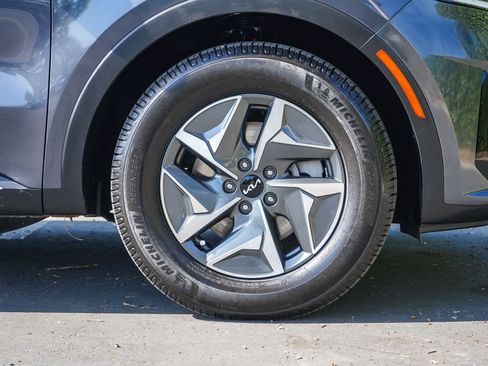 Used 2023 Kia Sorento EX w/ Panoramic Sunroof Package FWD image 9
