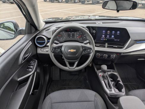 Used 2025 Chevrolet Trax LS image 15