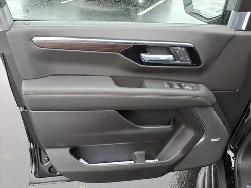 New 2026 Chevrolet Suburban Premier w/ Sun And Tow Package AWD/4WD image 11