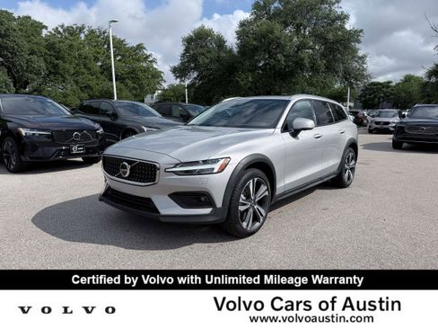 Certified 2025 Volvo V60 B5 Cross Country Plus AWD/4WD image 1