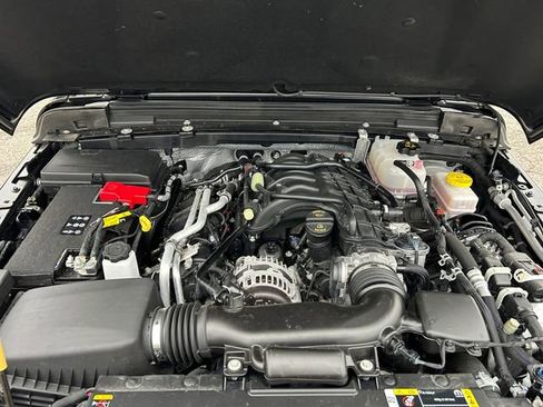 Used 2025 Jeep Wrangler Sport image 17