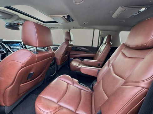 Used 2019 Cadillac Escalade ESV Premium Luxury RWD image 13