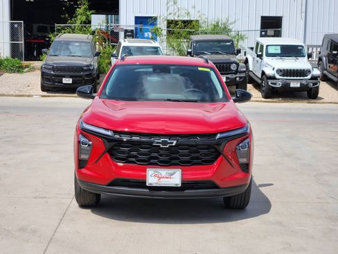 New 2026 Chevrolet Trax LT w/ Driver Confidence Package FWD image 6