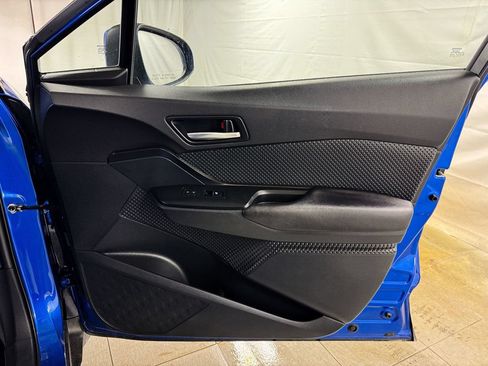 Used 2018 Toyota C-HR XLE FWD image 17
