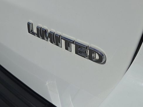 Used 2021 Jeep Grand Cherokee Limited AWD/4WD image 8