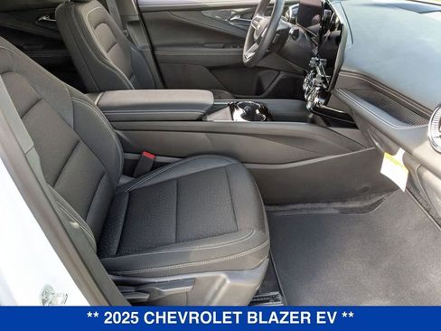 New 2025 Chevrolet Blazer EV LT image 29