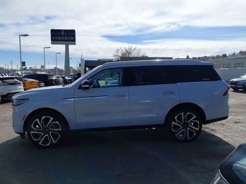 New 2026 Lincoln Navigator Reserve AWD/4WD image 4