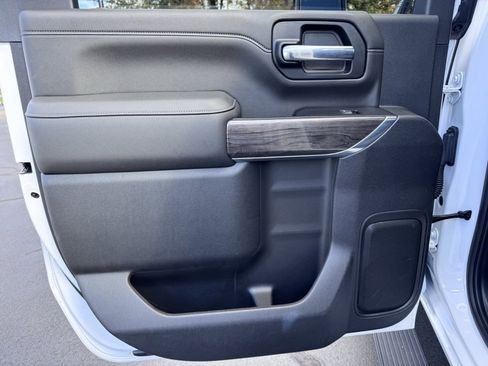 Used 2022 Chevrolet Silverado 2500 LTZ w/ LTZ Convenience Package image 31