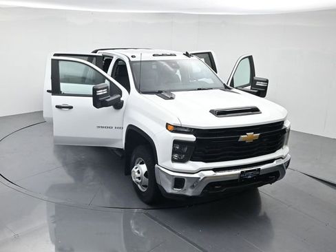 Used 2024 Chevrolet Silverado 3500 W/T image 46