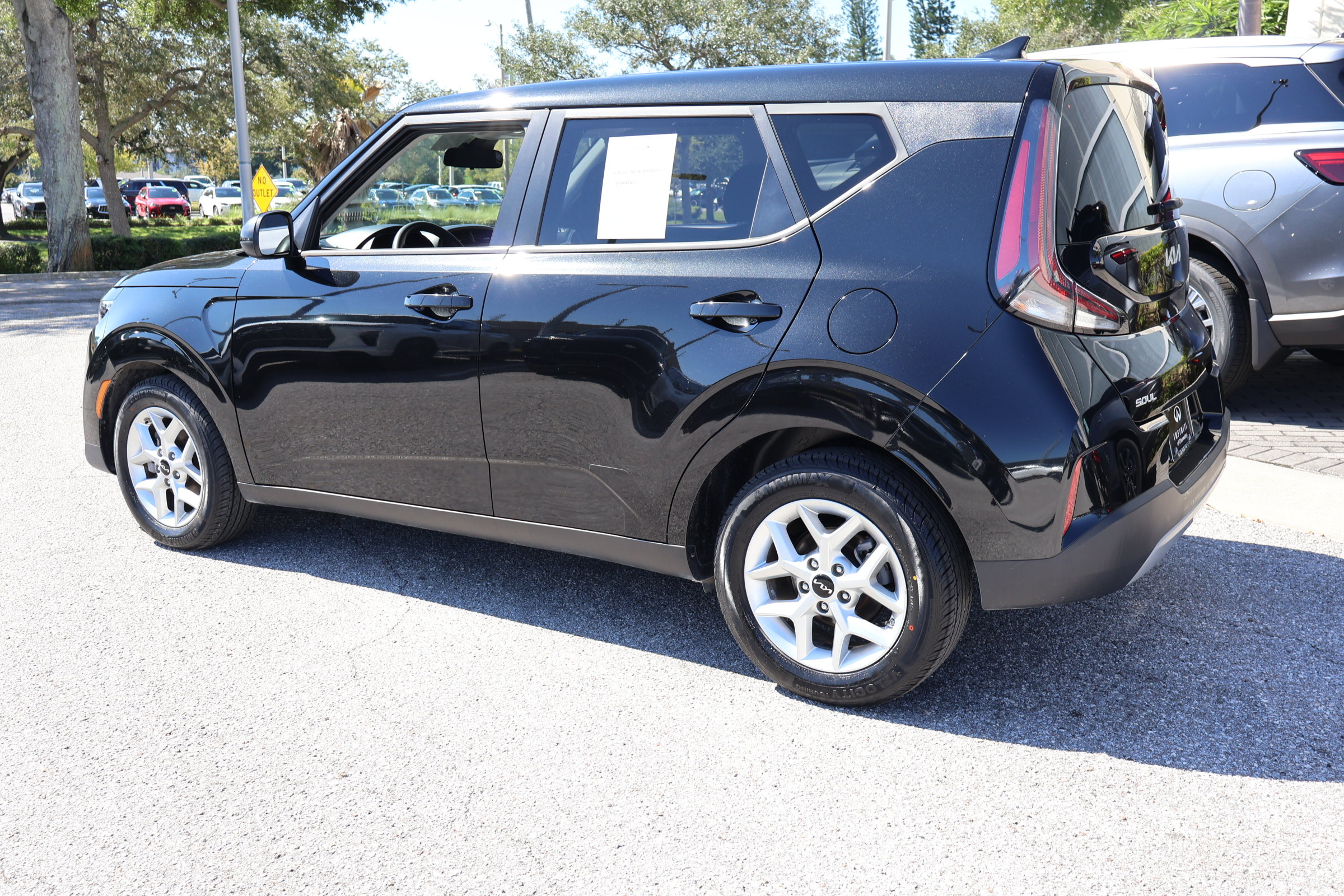 Used 2024 Kia Soul LX w/ Option Group 015 FWD image 6