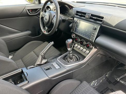 Used 2023 Toyota GR86 RWD image 17