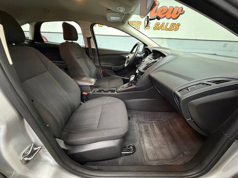 Used 2016 Ford Focus SE w/ SE Cold Weather Package FWD image 21