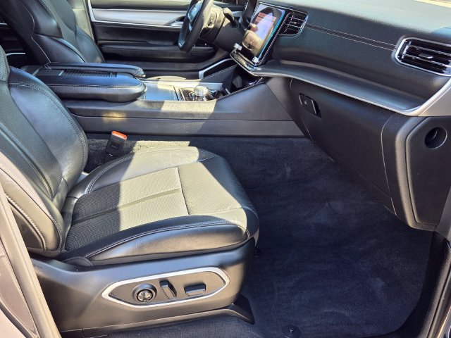 Used 2025 Jeep Wagoneer Series II w/ Convenience Group I AWD/4WD image 19