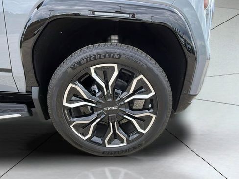 New 2024 GMC Sierra EV Denali image 39