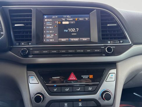 Used 2017 Hyundai Elantra SE FWD image 23