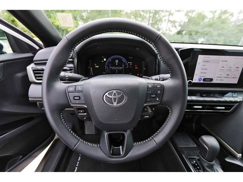 Used 2026 Toyota Camry SE FWD image 13
