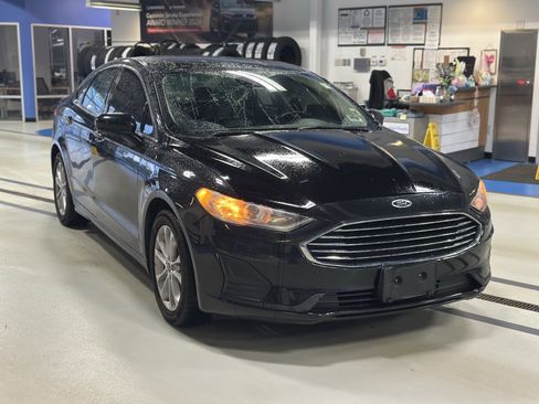 Used 2020 Ford Fusion SE FWD image 3