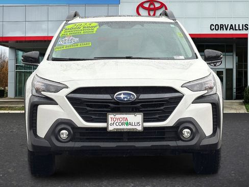 Used 2025 Subaru Outback Premium image 9