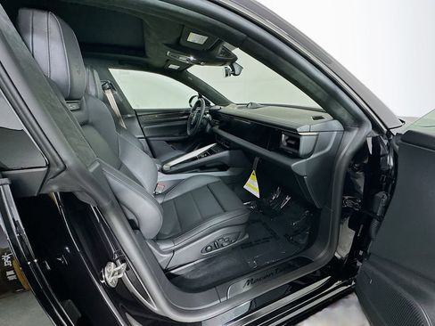 New 2026 Porsche Macan Turbo Electric AWD/4WD image 30
