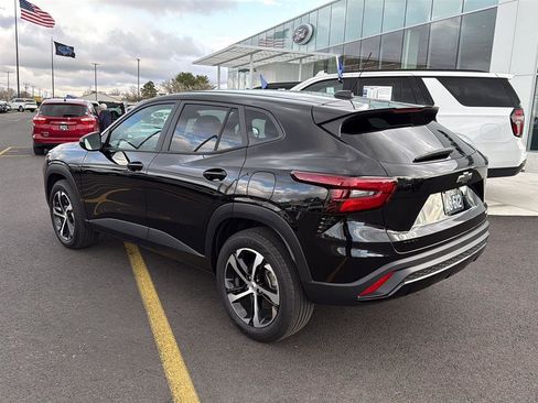Used 2024 Chevrolet Trax RS w/ Sunroof Package image 3