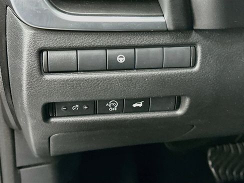 Used 2025 Nissan Rogue SV AWD/4WD image 17