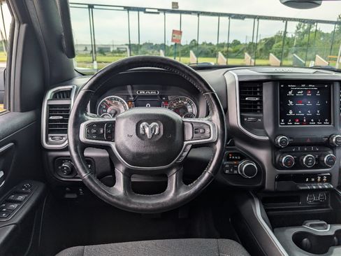 Used 2020 RAM 1500 Big Horn AWD/4WD image 30