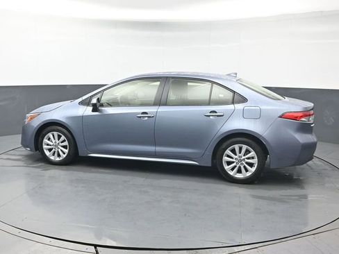 Used 2023 Toyota Corolla LE w/ LE Convenience Package image 3