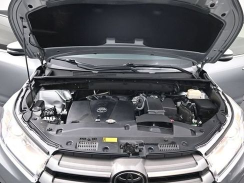 Used 2018 Toyota Highlander XLE FWD image 20