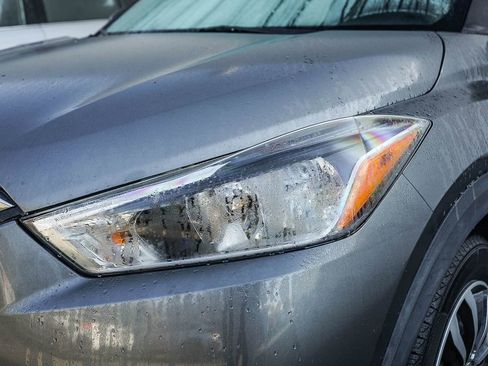 Used 2018 Nissan Kicks S image 11