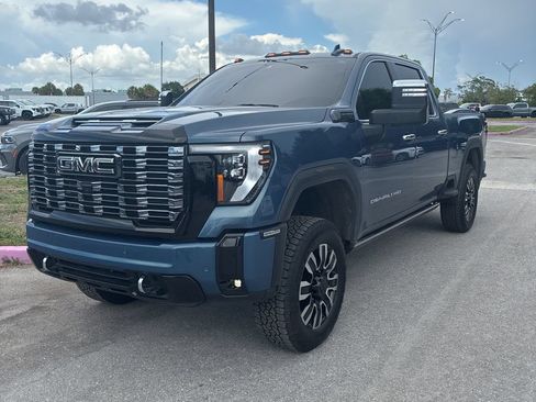 Used 2025 GMC Sierra 2500 Denali Ultimate AWD/4WD image 5
