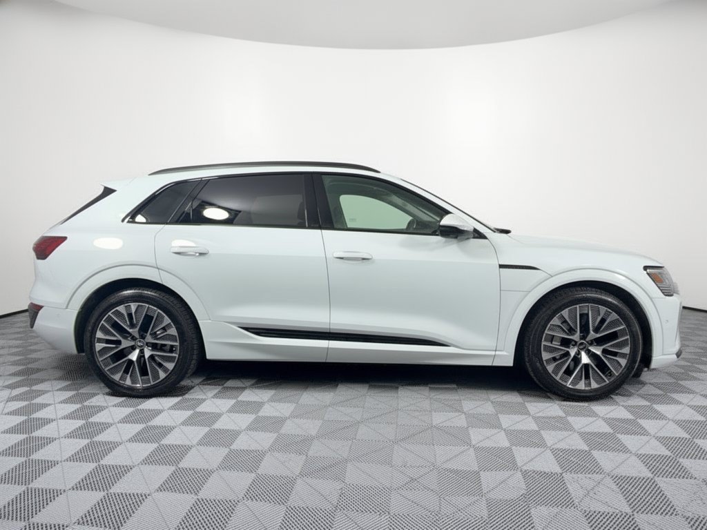 Used 2024 Audi Q8 e-tron Prestige AWD/4WD image 8