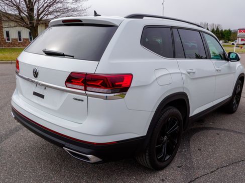 Used 2023 Volkswagen Atlas SE w/ Black Wheel Package image 3