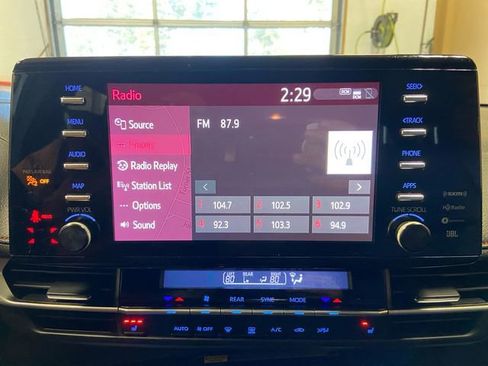 Used 2022 Toyota Sienna XSE w/ XSE Plus Package image 18