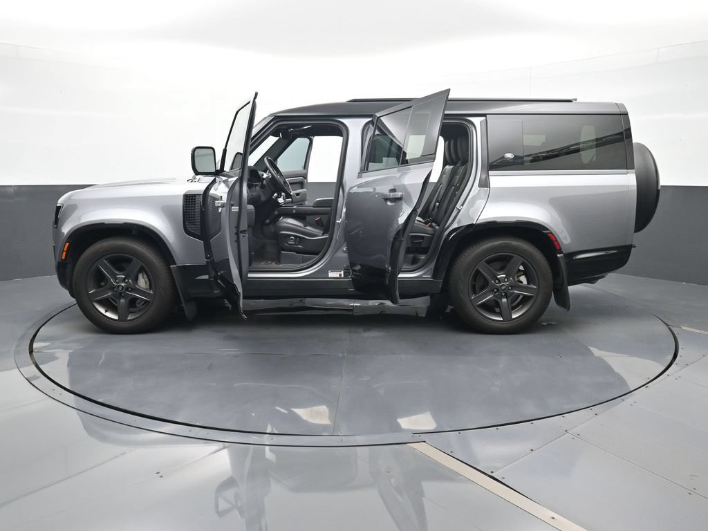 Used 2024 Land Rover Defender 130 X-Dynamic SE AWD/4WD image 26