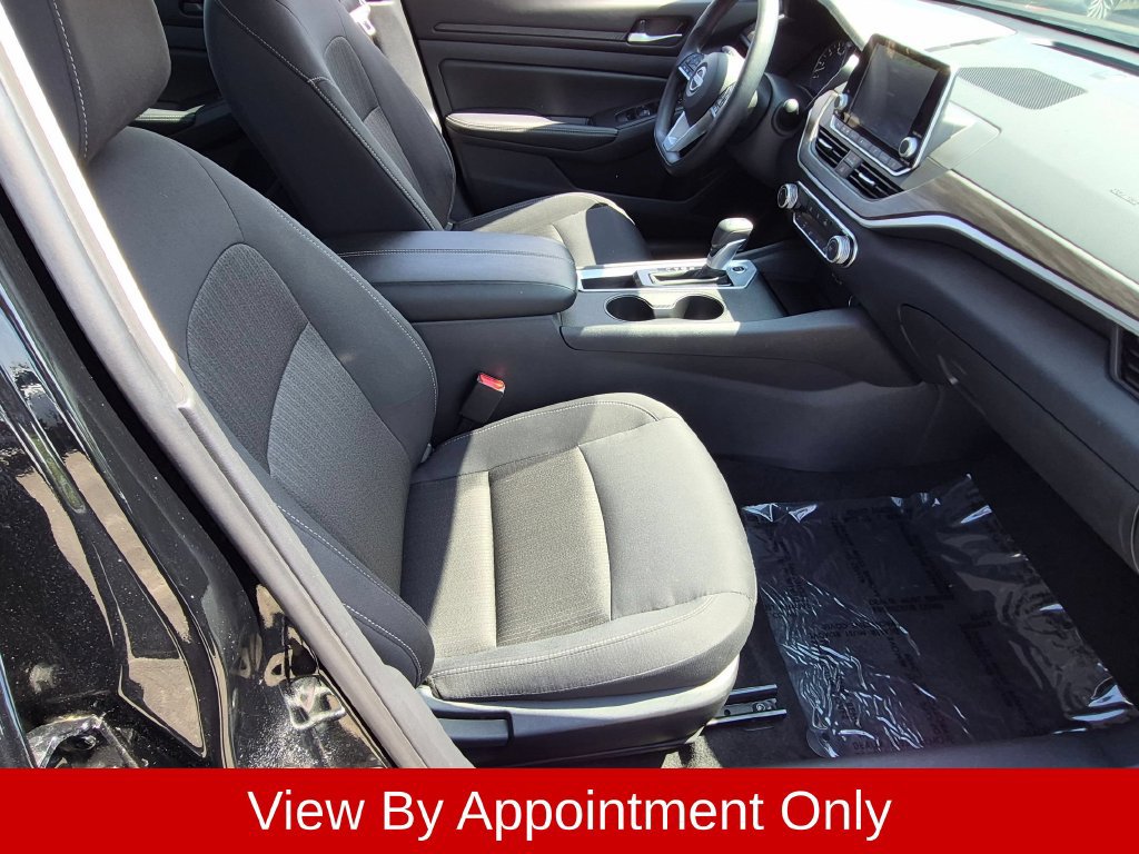 Used 2025 Nissan Altima 2.5 SV FWD image 31