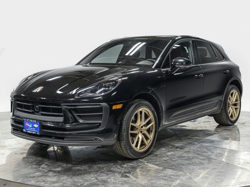 Used 2023 Porsche Macan AWD/4WD image 1