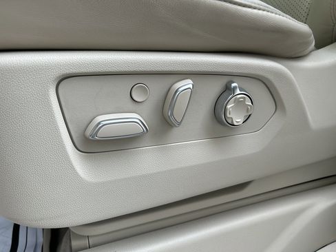 Certified 2025 Cadillac Escalade Sport Platinum image 17