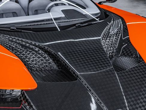 Used 2018 Ford GT RWD image 4