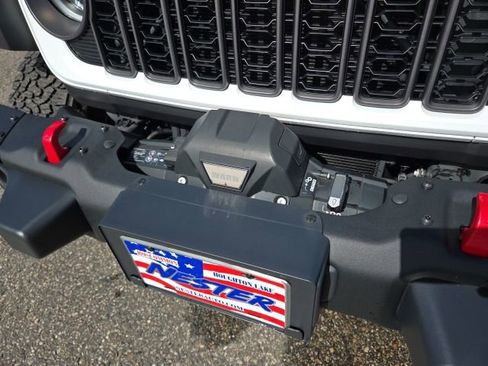 Used 2024 Jeep Wrangler Unlimited Rubicon w/ XTREMEE 35" Tire Package image 26