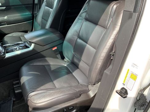 Used 2015 Ford Explorer XLT w/ Equipment Group 202B AWD/4WD image 11