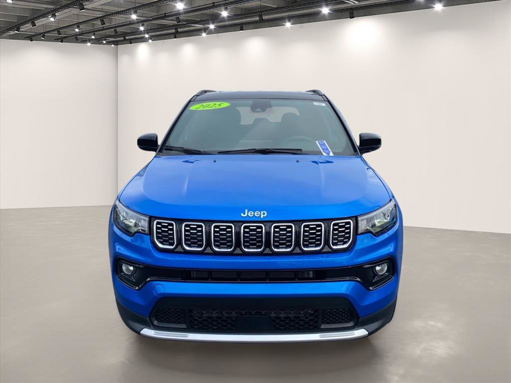 Used 2025 Jeep Compass Limited AWD/4WD image 2