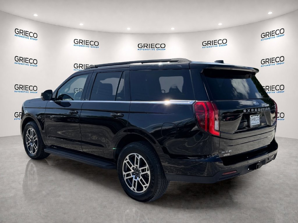 Used 2025 Ford Expedition Active RWD image 5