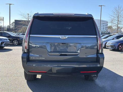 Used 2020 Cadillac Escalade Premium Luxury image 4