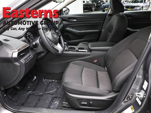 Used 2025 Nissan Altima 2.5 SV image 14