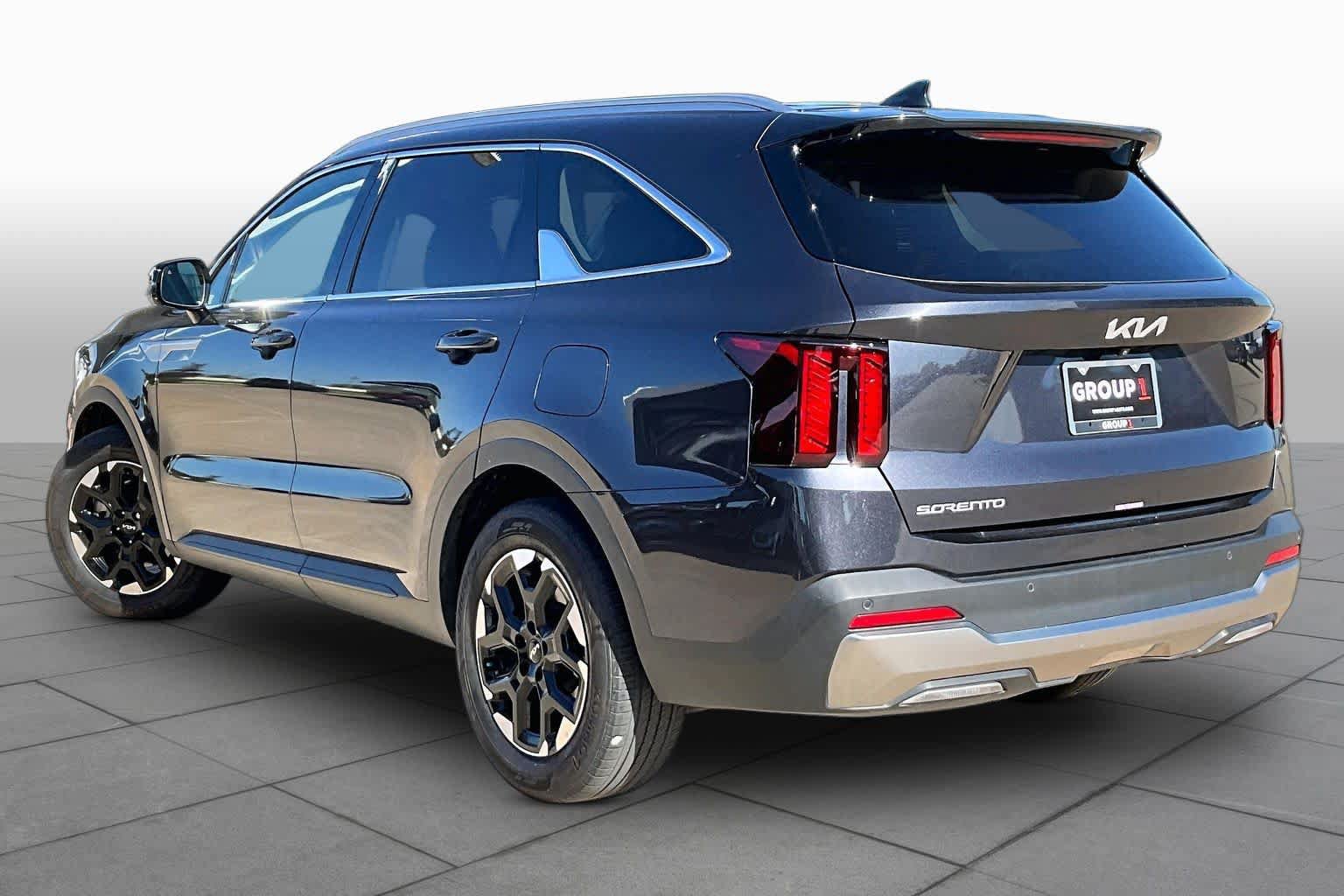 Used 2025 Kia Sorento S FWD image 11