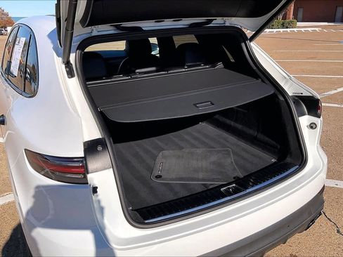 Used 2021 Porsche Cayenne image 17