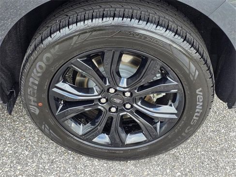 Used 2024 Ford Edge SE w/ Black Appearance Package image 35